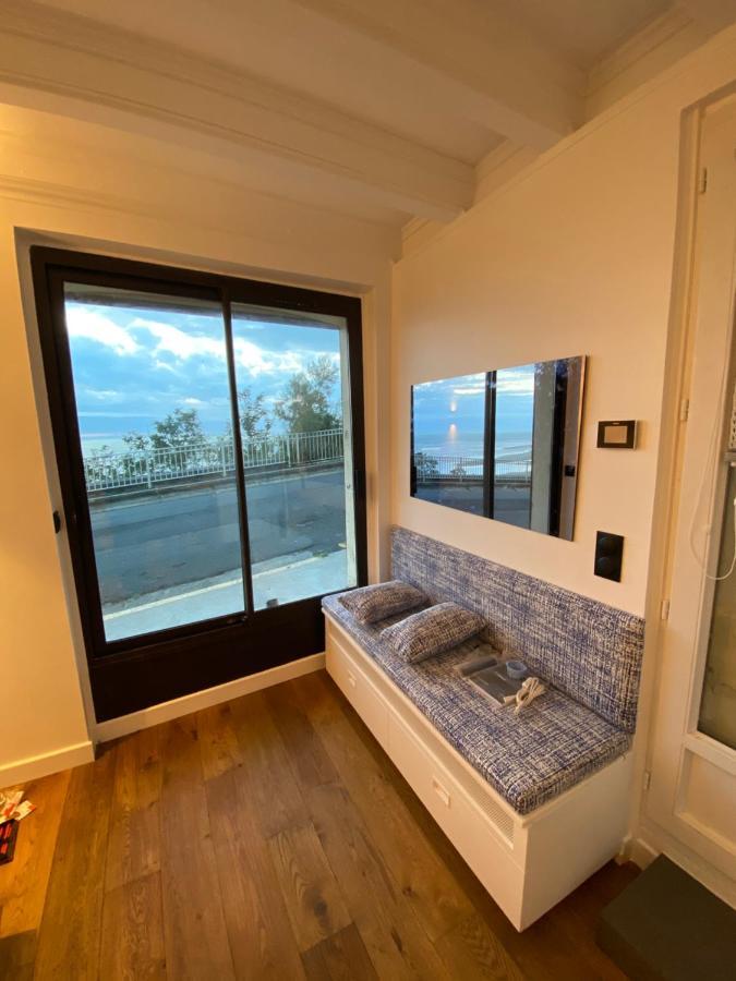 Appartement Face Mer Avec Terrasse Et Parking ทรูวิลล์-ซูร์-แมร์ ภายนอก รูปภาพ