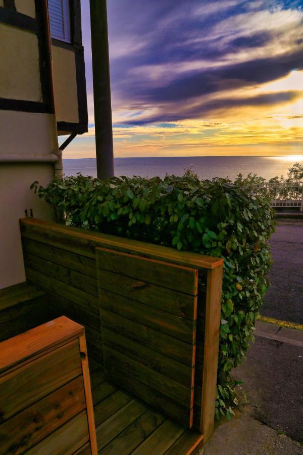 Appartement Face Mer Avec Terrasse Et Parking ทรูวิลล์-ซูร์-แมร์ ภายนอก รูปภาพ