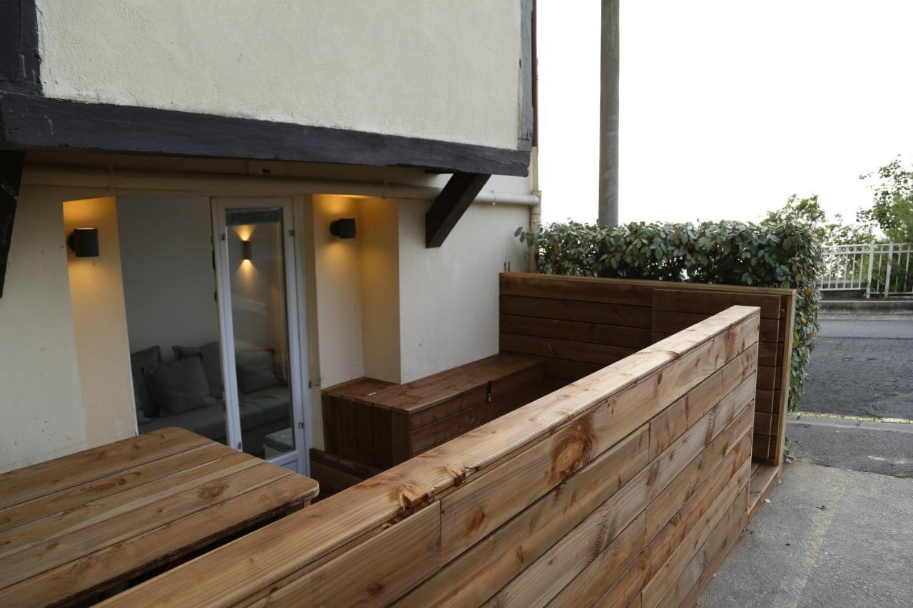 Appartement Face Mer Avec Terrasse Et Parking ทรูวิลล์-ซูร์-แมร์ ภายนอก รูปภาพ