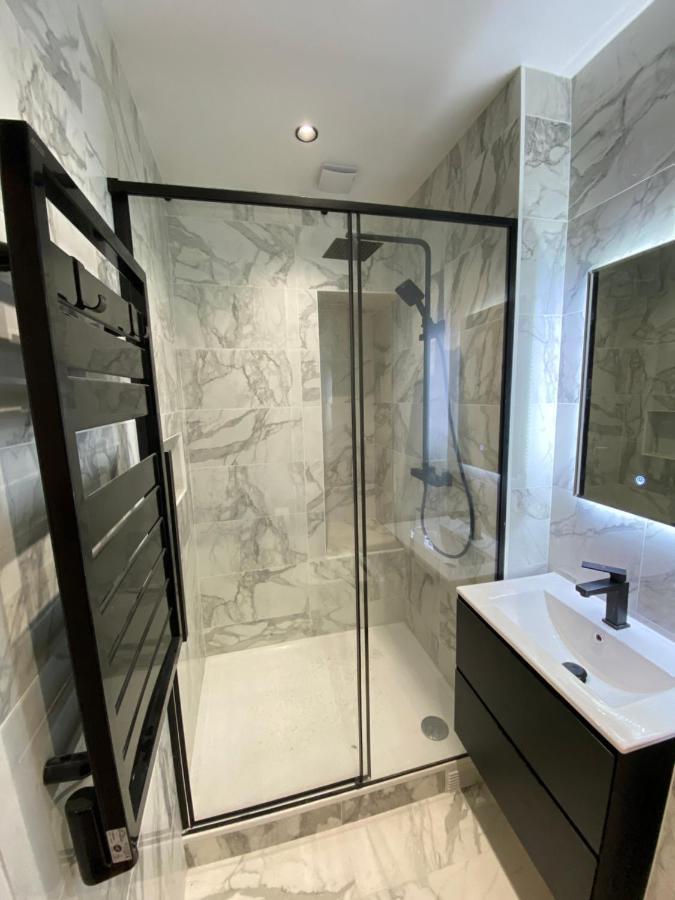 Appartement Face Mer Avec Terrasse Et Parking ทรูวิลล์-ซูร์-แมร์ ภายนอก รูปภาพ
